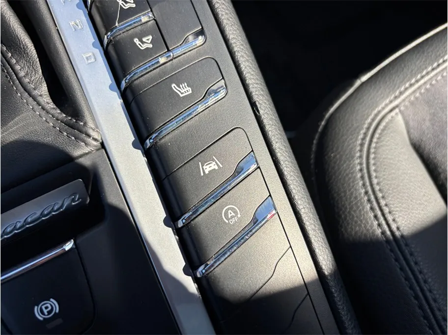 Porsche Macan photo 32