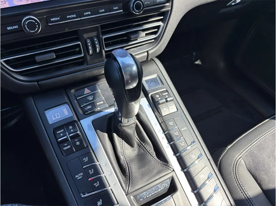 Porsche Macan photo 35