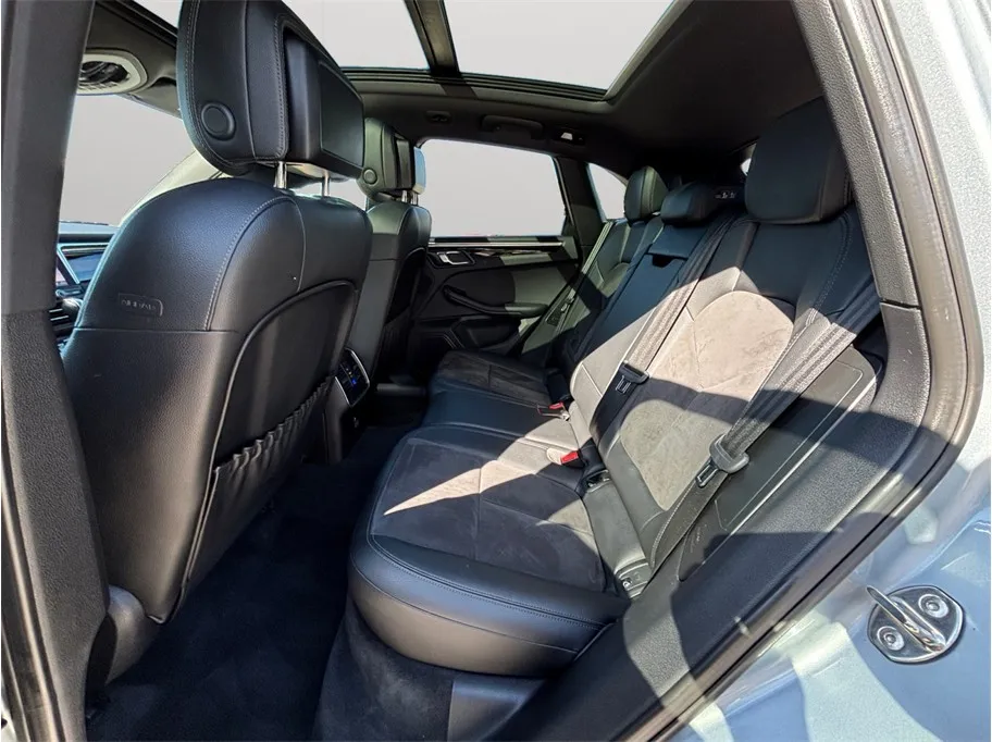 Porsche Macan photo 37
