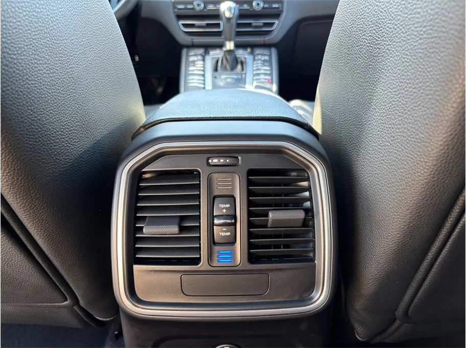 Porsche Macan photo 39