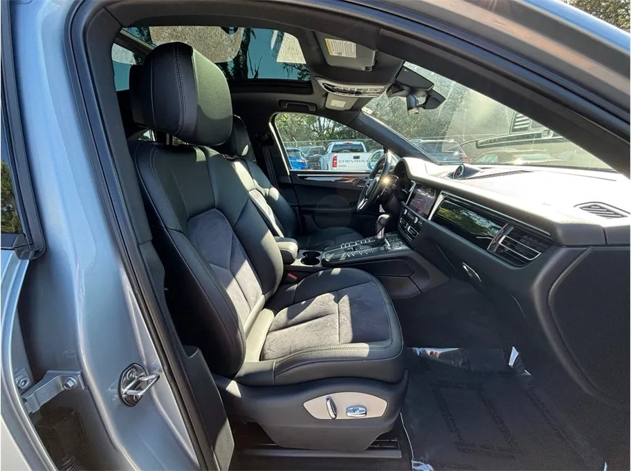 Porsche Macan photo 42