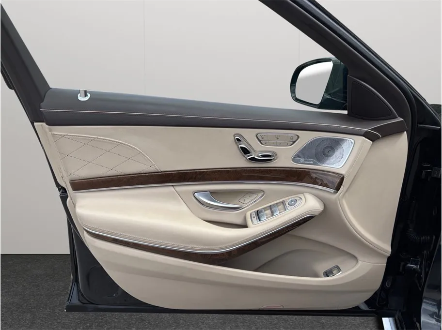 Mercedes-Benz S-Class photo 24