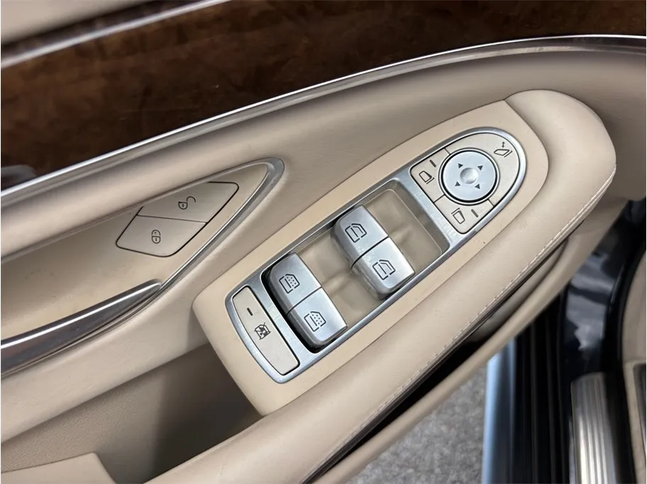 Mercedes-Benz S-Class photo 25