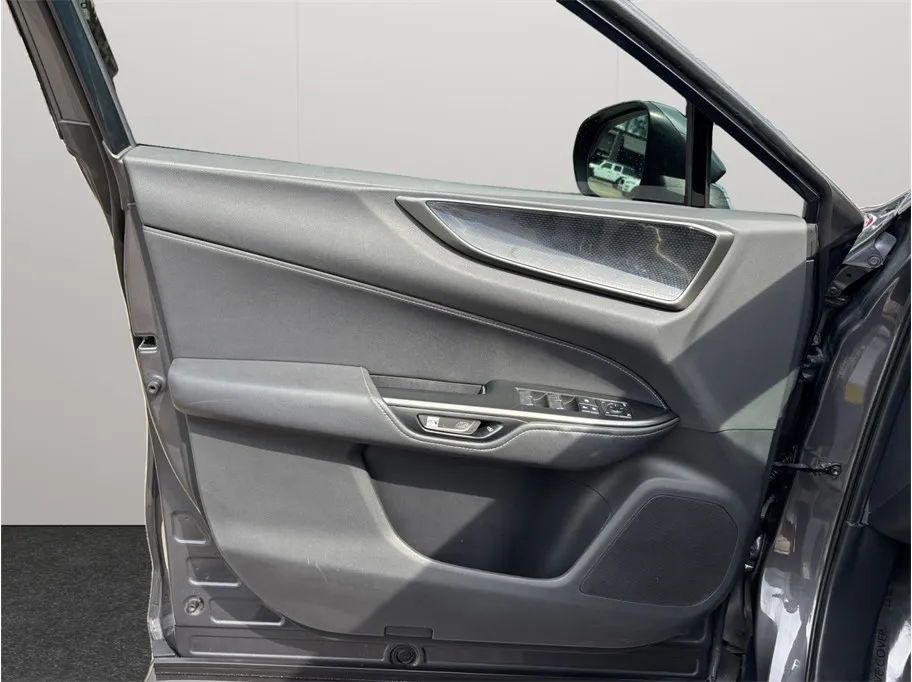 Lexus NX photo 19