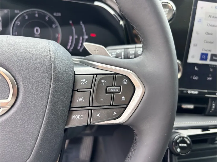 Lexus NX photo 24