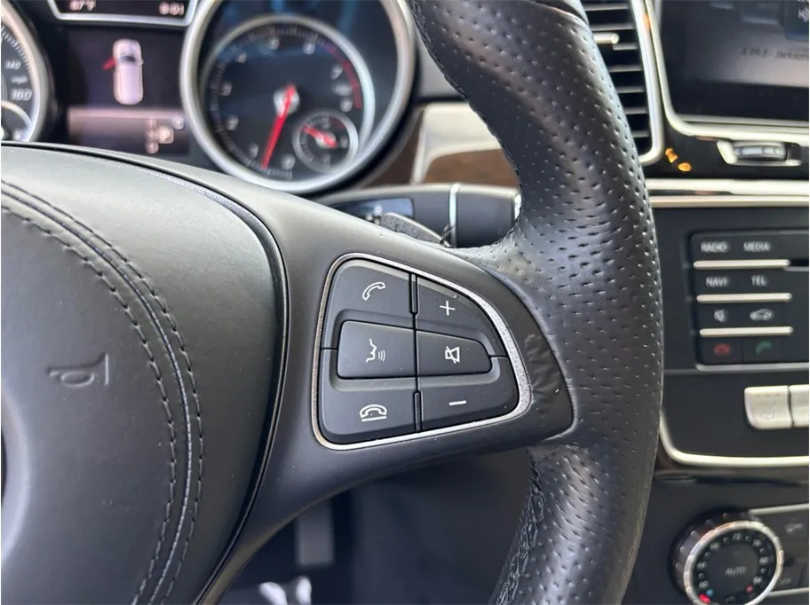 Mercedes-Benz GLS photo 24