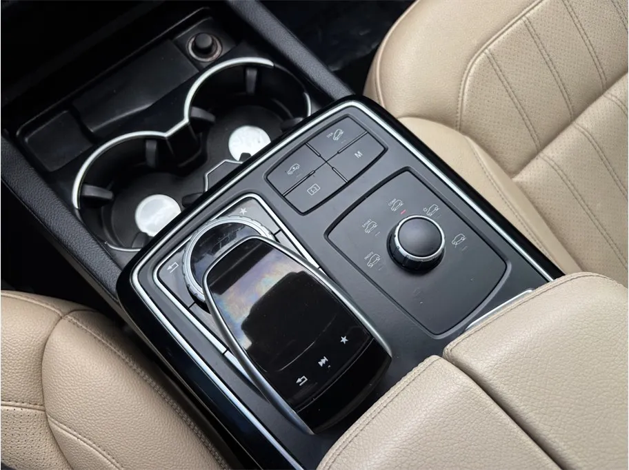 Mercedes-Benz GLS photo 32