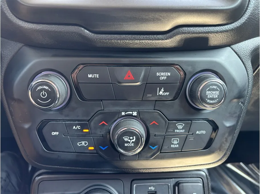 Jeep Renegade photo 28
