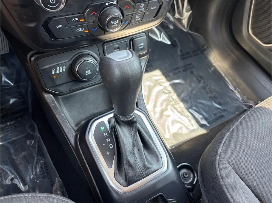Jeep Renegade photo 32