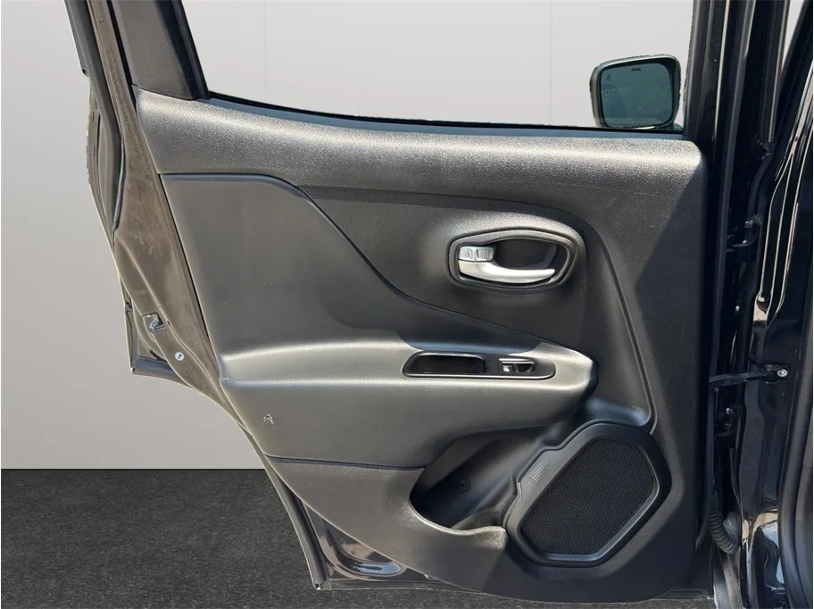 Jeep Renegade photo 34