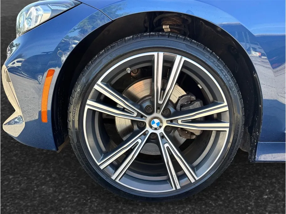 BMW 3 Series photo 13
