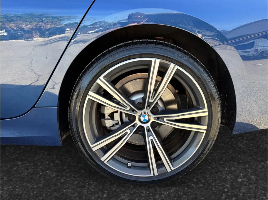 BMW 3 Series photo 16