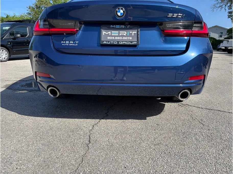 BMW 3 Series photo 18