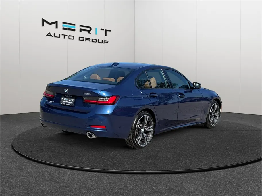 BMW 3 Series photo 9