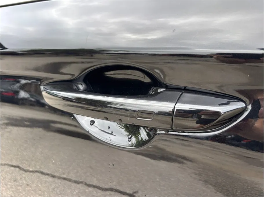 2025 GENESIS G70 Standard - Photo 17