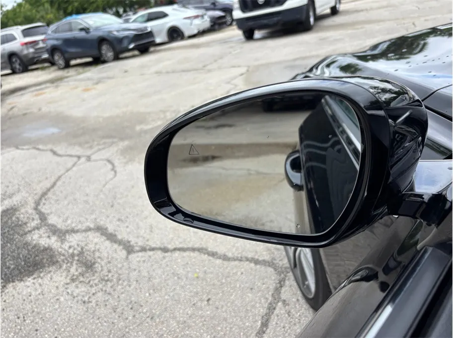 2025 GENESIS G70 Standard - Photo 18