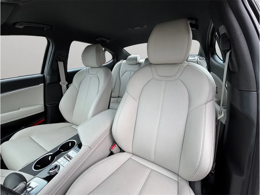 2025 GENESIS G70 Standard - Photo 19
