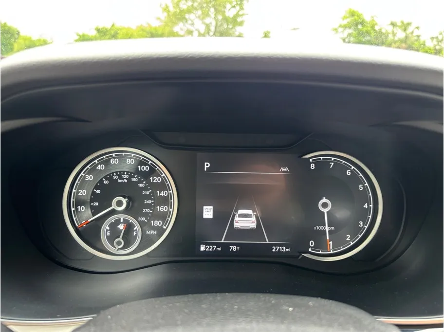2025 GENESIS G70 Standard - Photo 23
