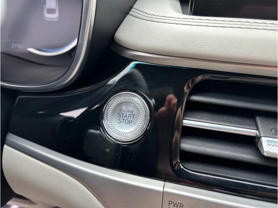 2025 GENESIS G70 Standard - Photo 27