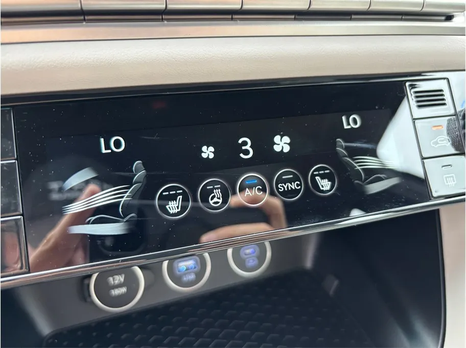 2025 GENESIS G70 Standard - Photo 32