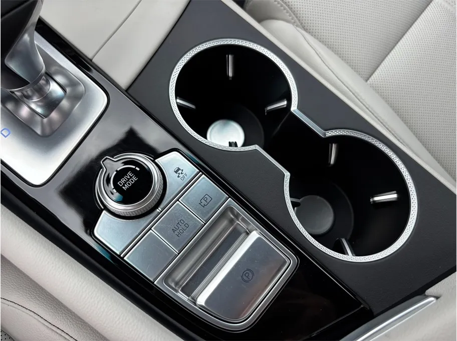 2025 GENESIS G70 Standard - Photo 33
