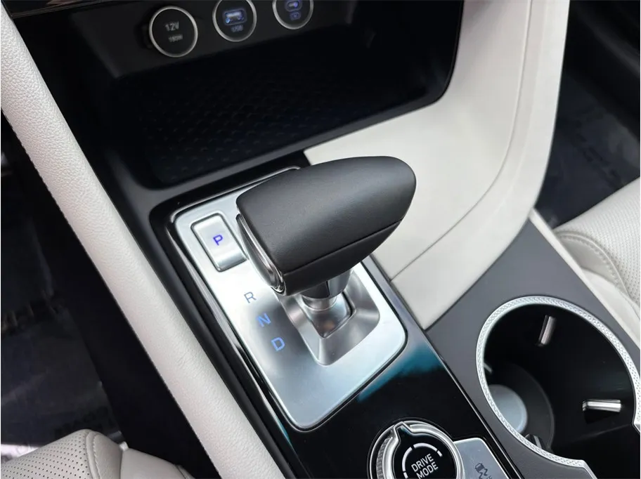 2025 GENESIS G70 Standard - Photo 35