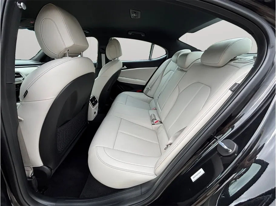 2025 GENESIS G70 Standard - Photo 36