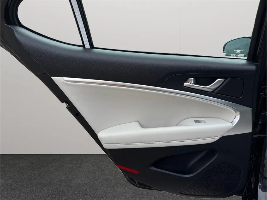 2025 GENESIS G70 Standard - Photo 37