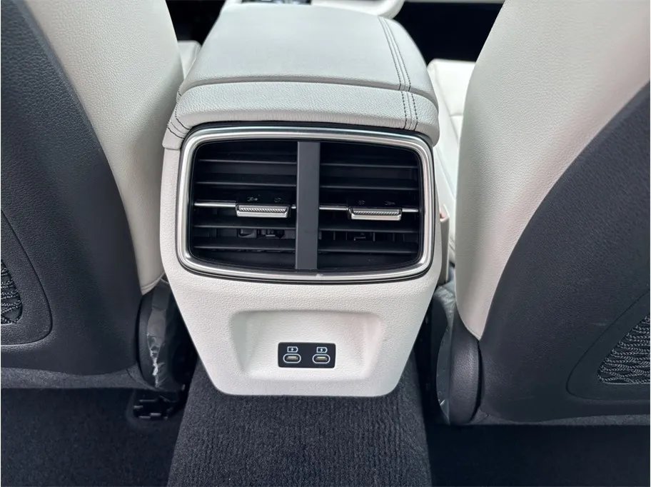 2025 GENESIS G70 Standard - Photo 38