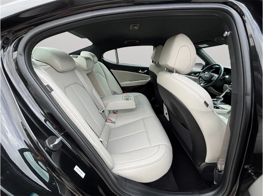 2025 GENESIS G70 Standard - Photo 40