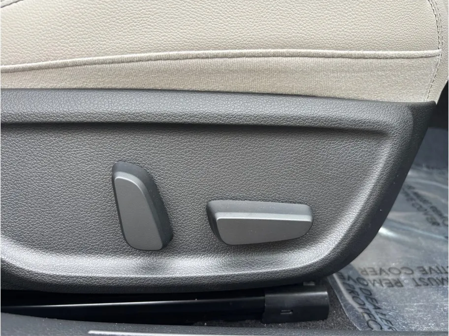 2025 GENESIS G70 Standard - Photo 42