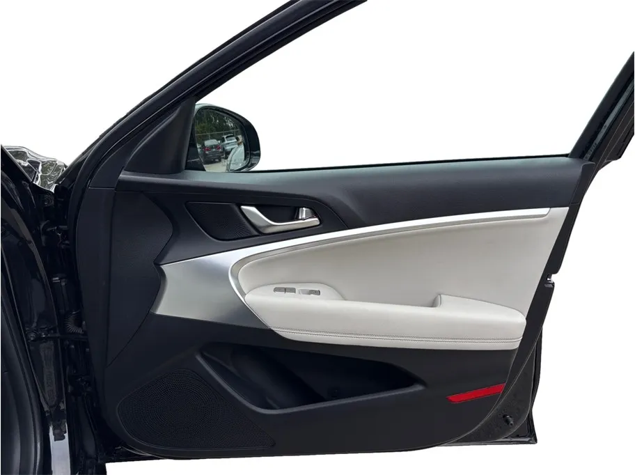 2025 GENESIS G70 Standard - Photo 43