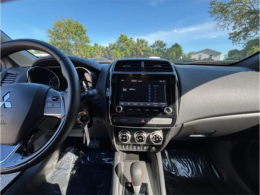Mitsubishi Outlander Sport photo 11