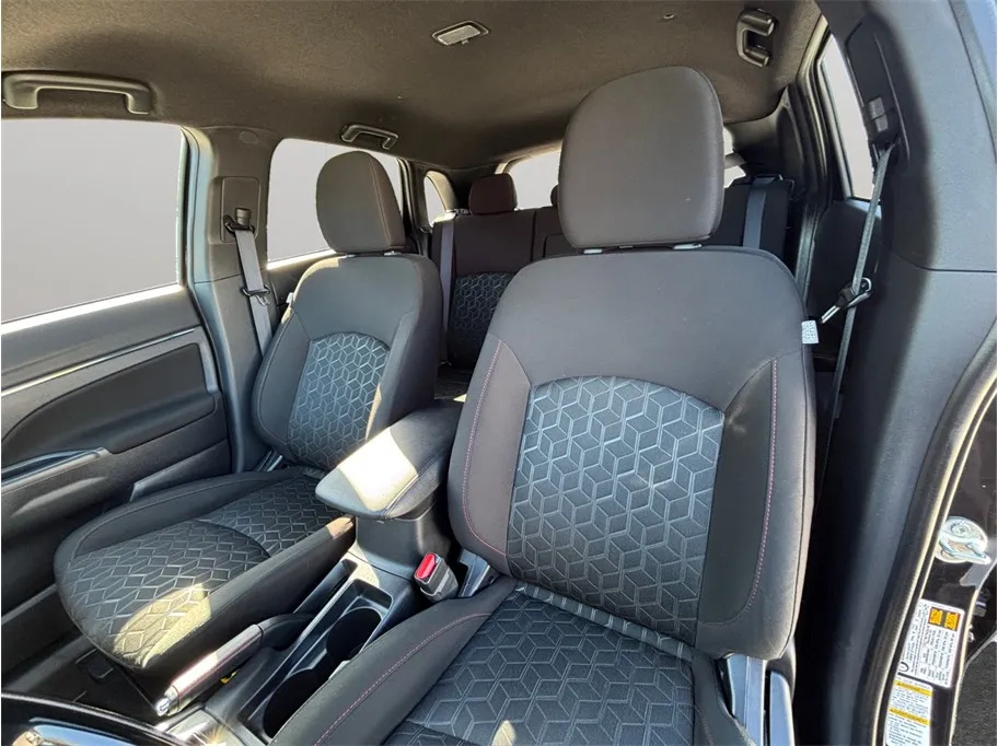 Mitsubishi Outlander Sport photo 14