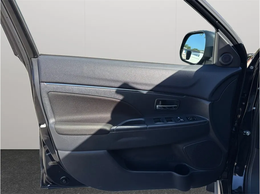 Mitsubishi Outlander Sport photo 15