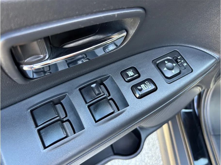 Mitsubishi Outlander Sport photo 16