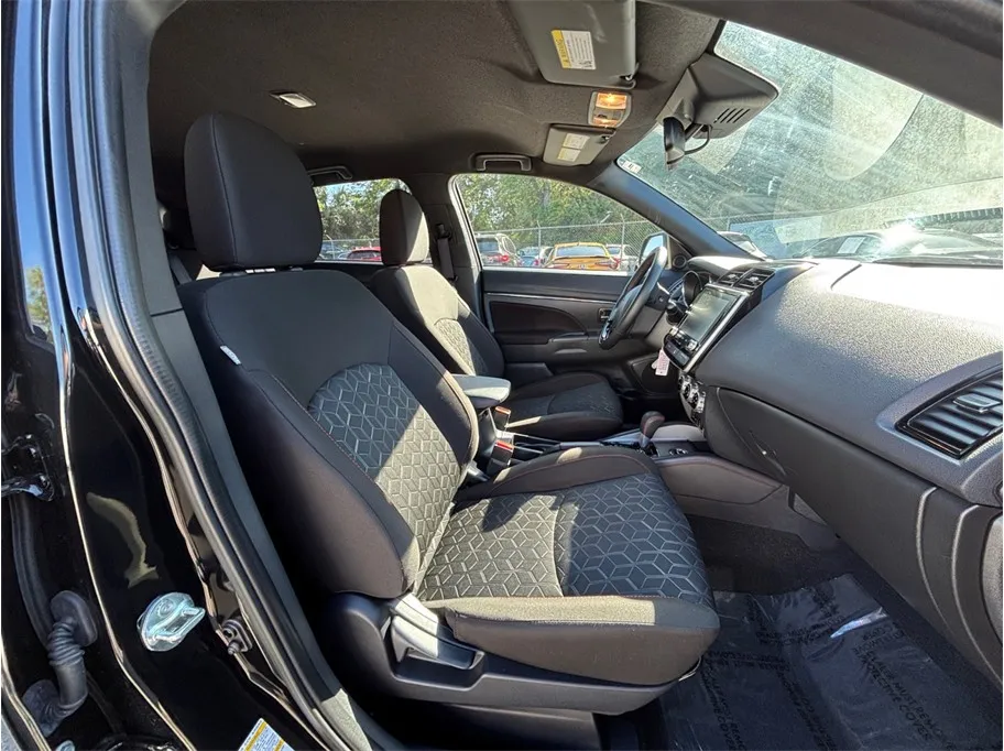 Mitsubishi Outlander Sport photo 33