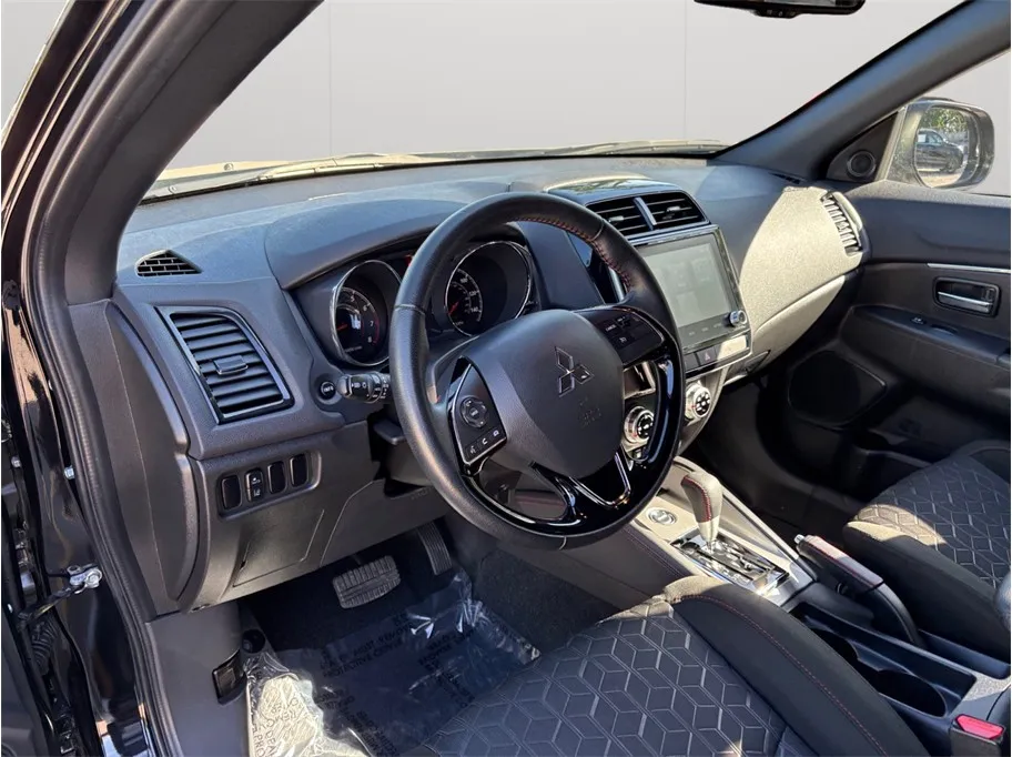 Mitsubishi Outlander Sport photo 6