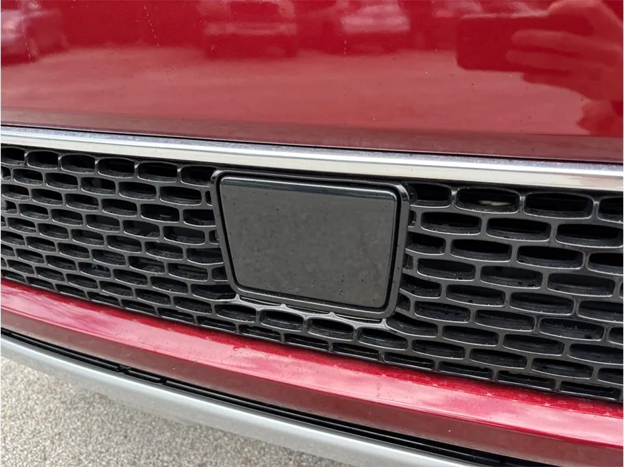 Jeep Wagoneer photo 15
