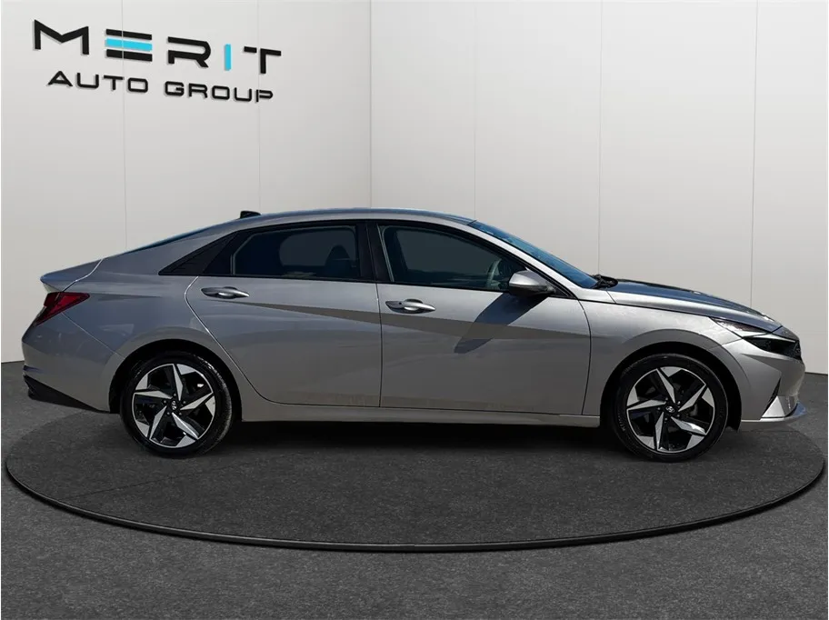 Hyundai Elantra photo 10