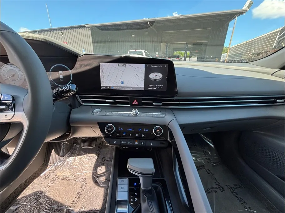 Hyundai Elantra photo 11