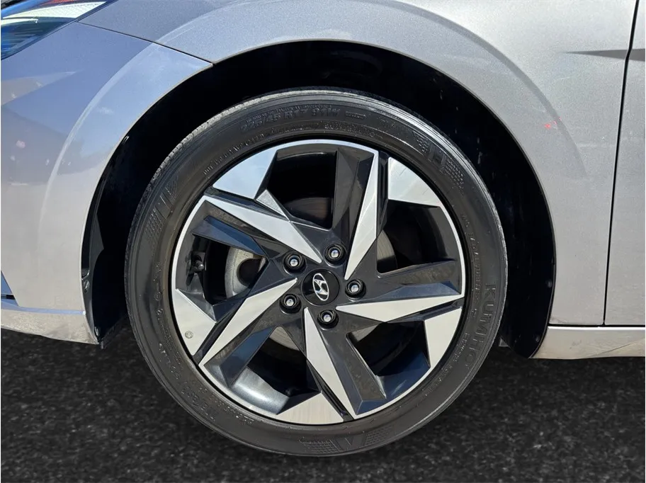 Hyundai Elantra photo 12