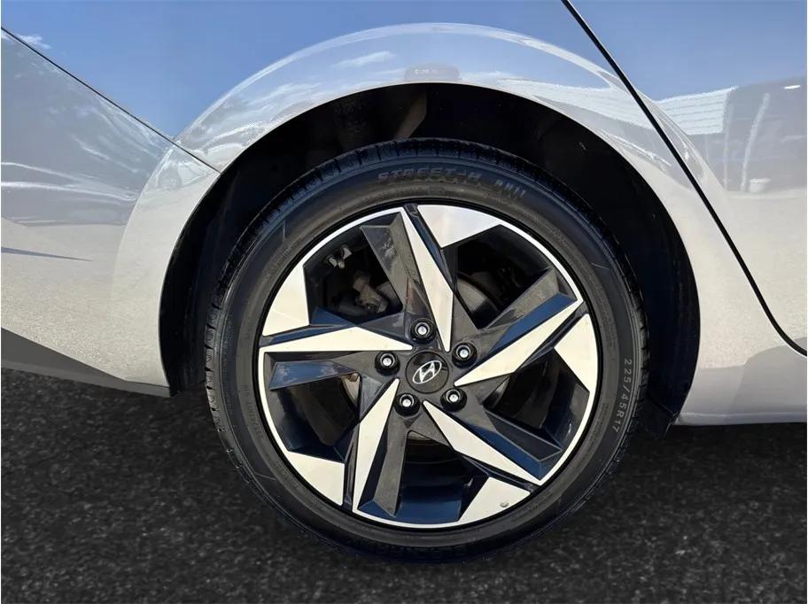 Hyundai Elantra photo 13