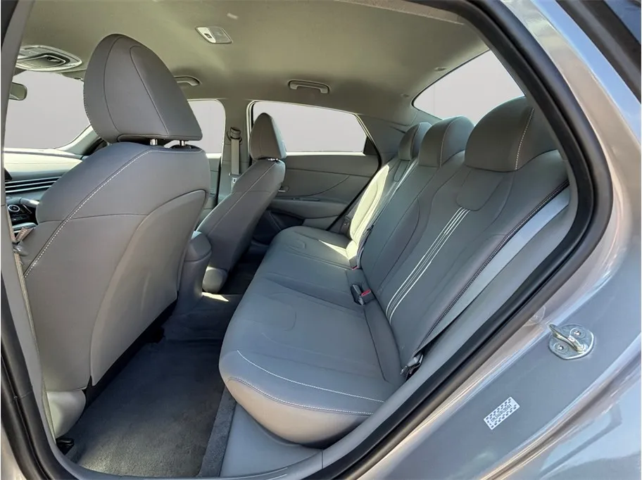 Hyundai Elantra photo 33