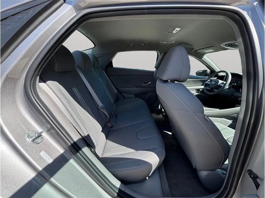 Hyundai Elantra photo 35