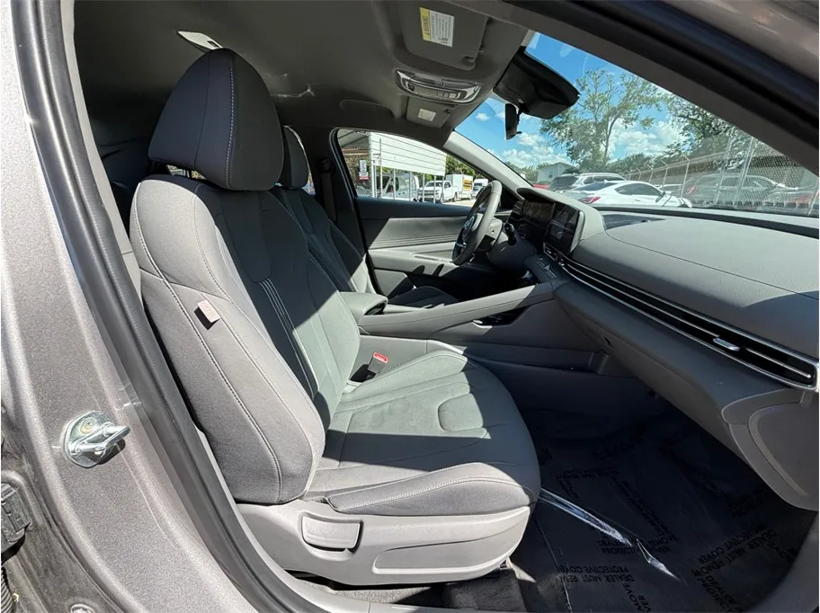 Hyundai Elantra photo 36