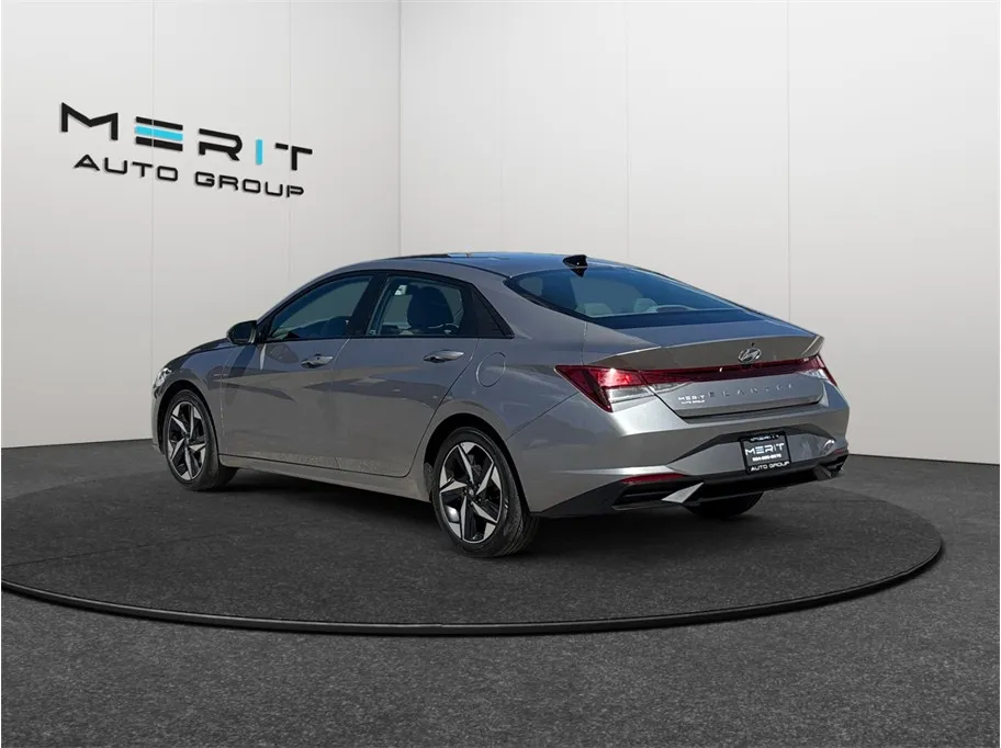 Hyundai Elantra photo 7