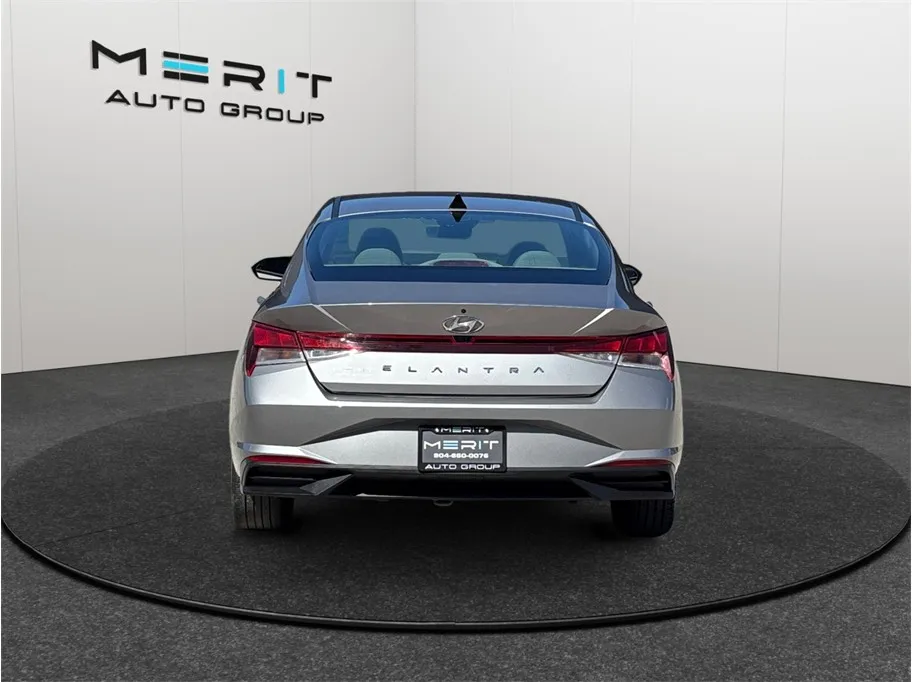Hyundai Elantra photo 8