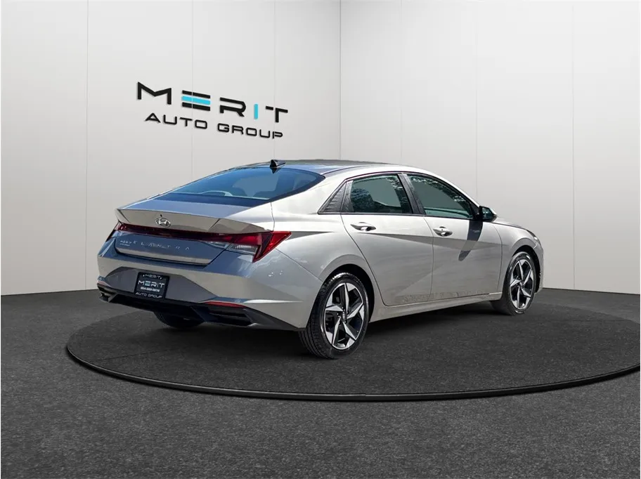 Hyundai Elantra photo 9