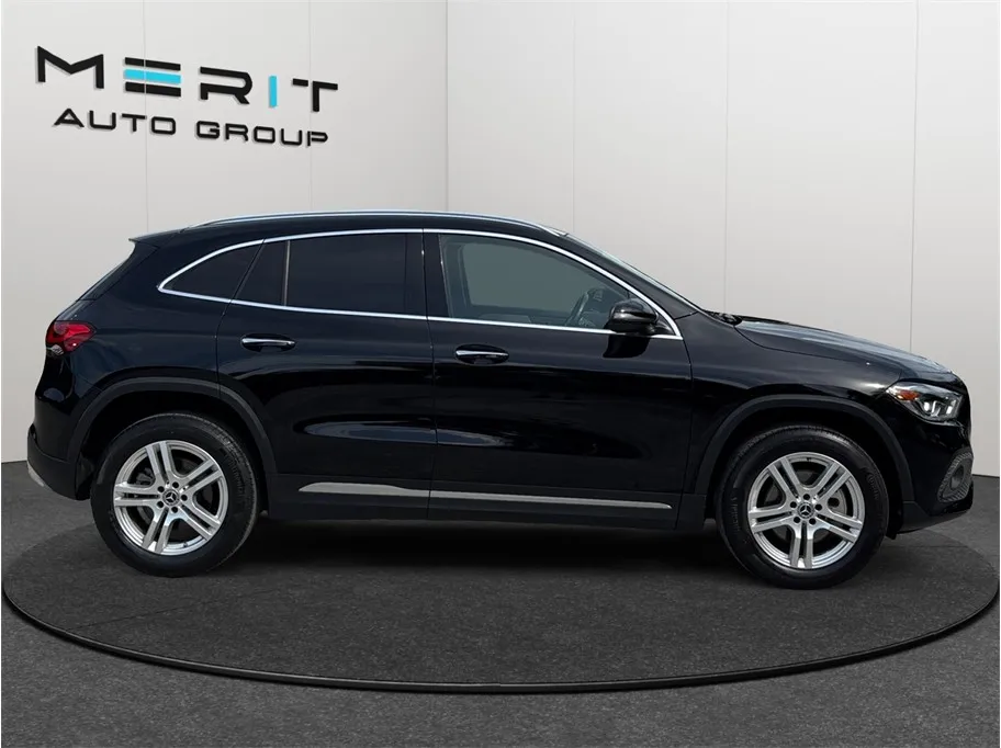 Mercedes-Benz GLA photo 10